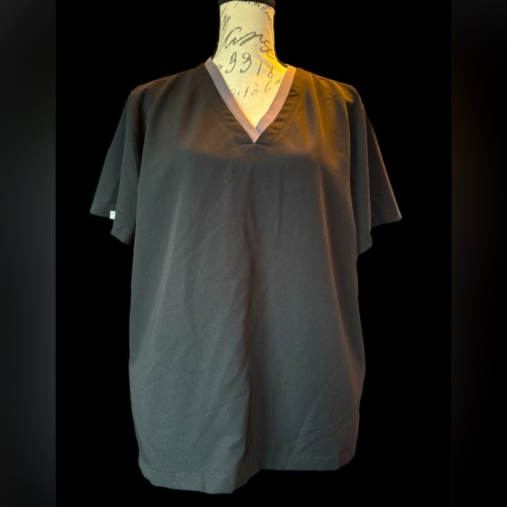 Figs- Black V-Neck 2pkt Scrub Top